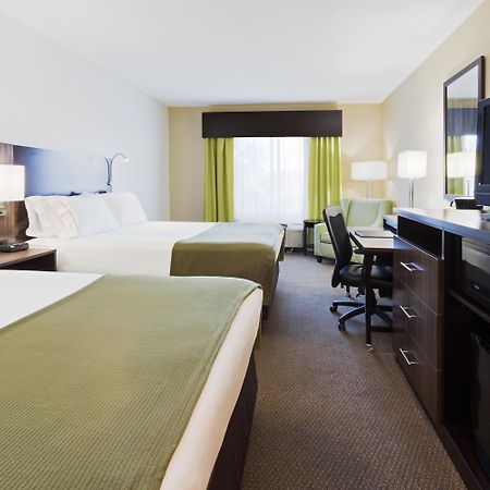 Holiday Inn Express And Suites Tampa I-75 At Bruce B. Downs By Ihg Dış mekan fotoğraf
