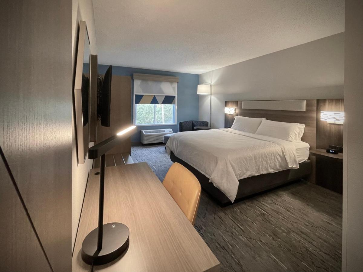 Holiday Inn Express And Suites Tampa I-75 At Bruce B. Downs By Ihg Dış mekan fotoğraf
