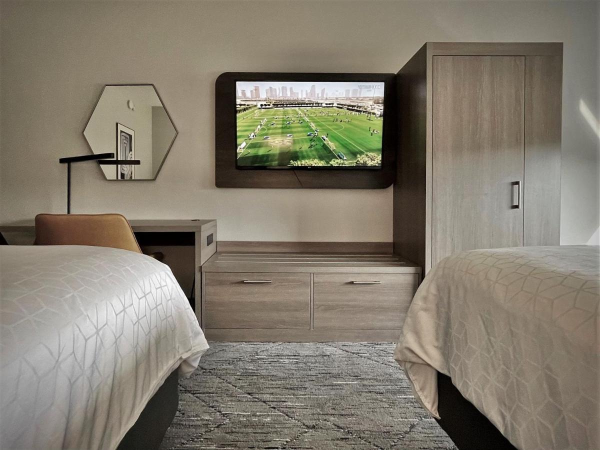 Holiday Inn Express And Suites Tampa I-75 At Bruce B. Downs By Ihg Dış mekan fotoğraf