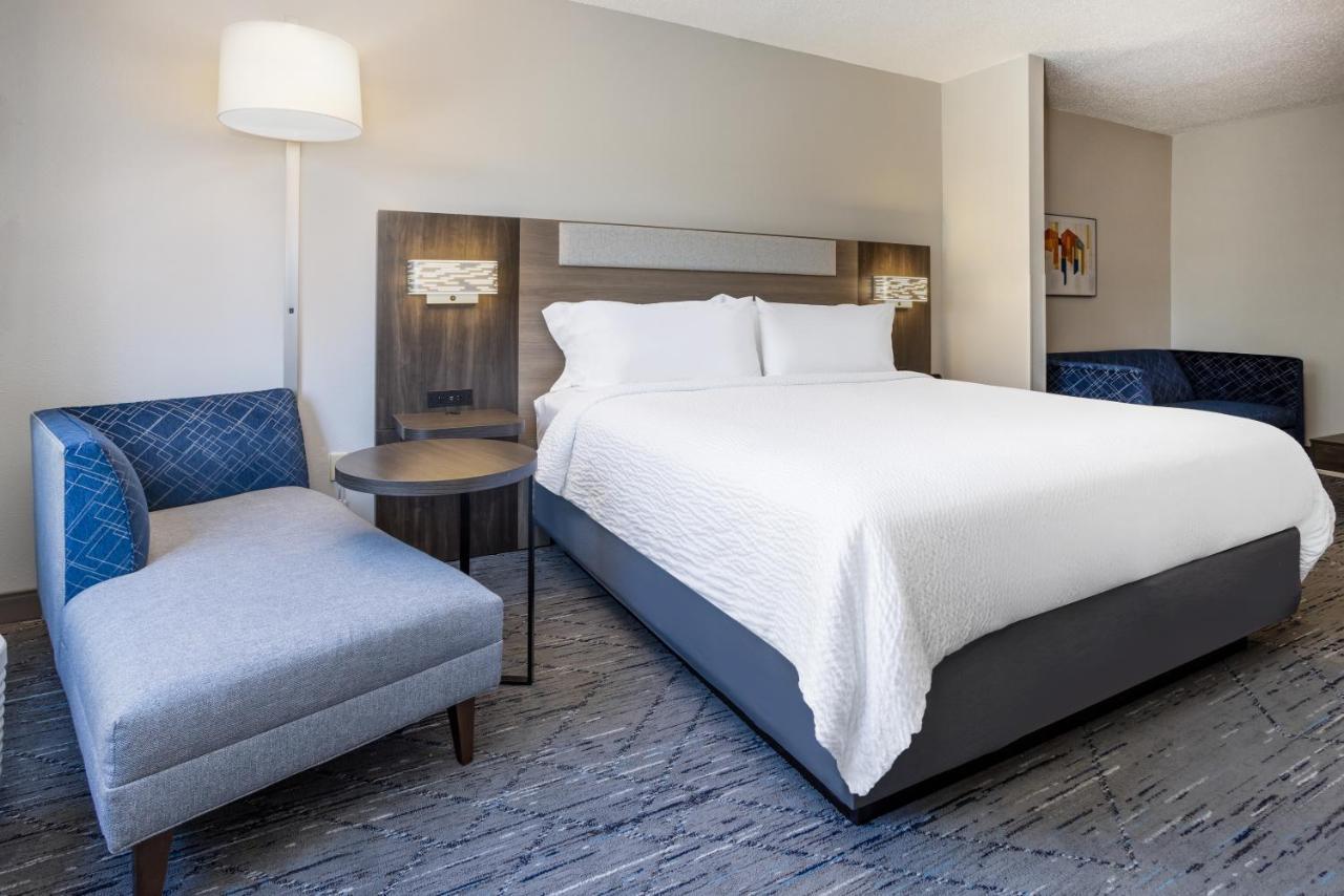 Holiday Inn Express And Suites Tampa I-75 At Bruce B. Downs By Ihg Dış mekan fotoğraf
