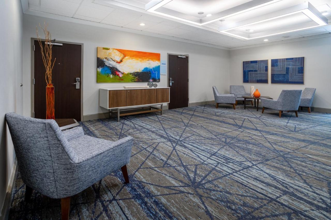 Holiday Inn Express And Suites Tampa I-75 At Bruce B. Downs By Ihg Dış mekan fotoğraf
