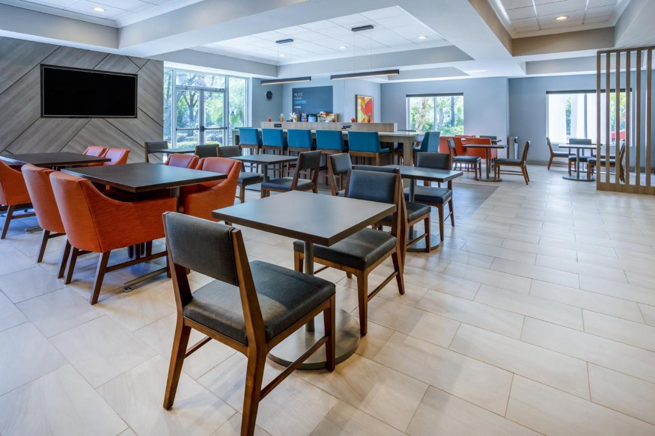 Holiday Inn Express And Suites Tampa I-75 At Bruce B. Downs By Ihg Dış mekan fotoğraf