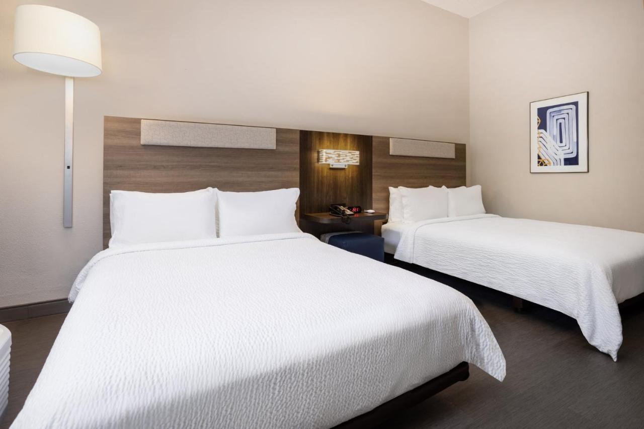 Holiday Inn Express And Suites Tampa I-75 At Bruce B. Downs By Ihg Dış mekan fotoğraf