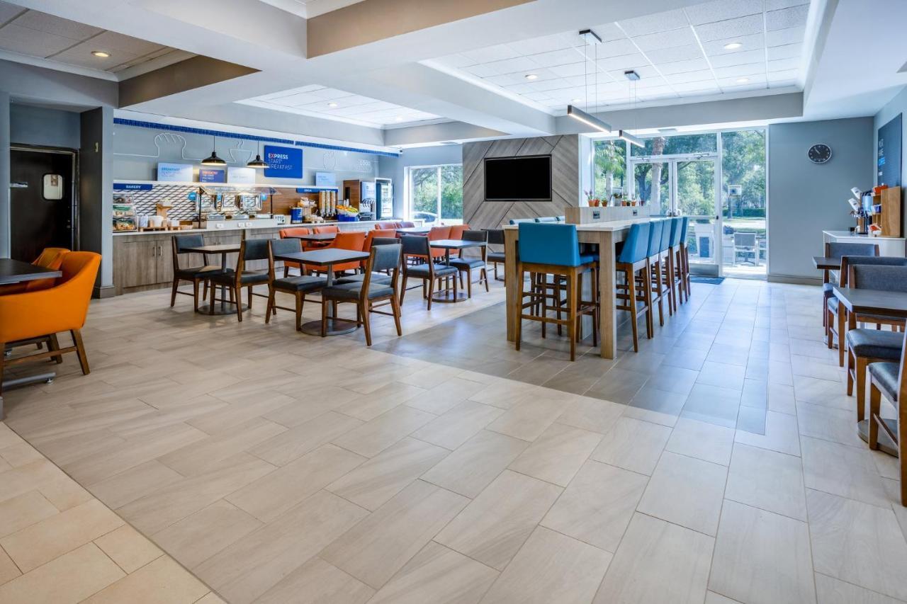 Holiday Inn Express And Suites Tampa I-75 At Bruce B. Downs By Ihg Dış mekan fotoğraf