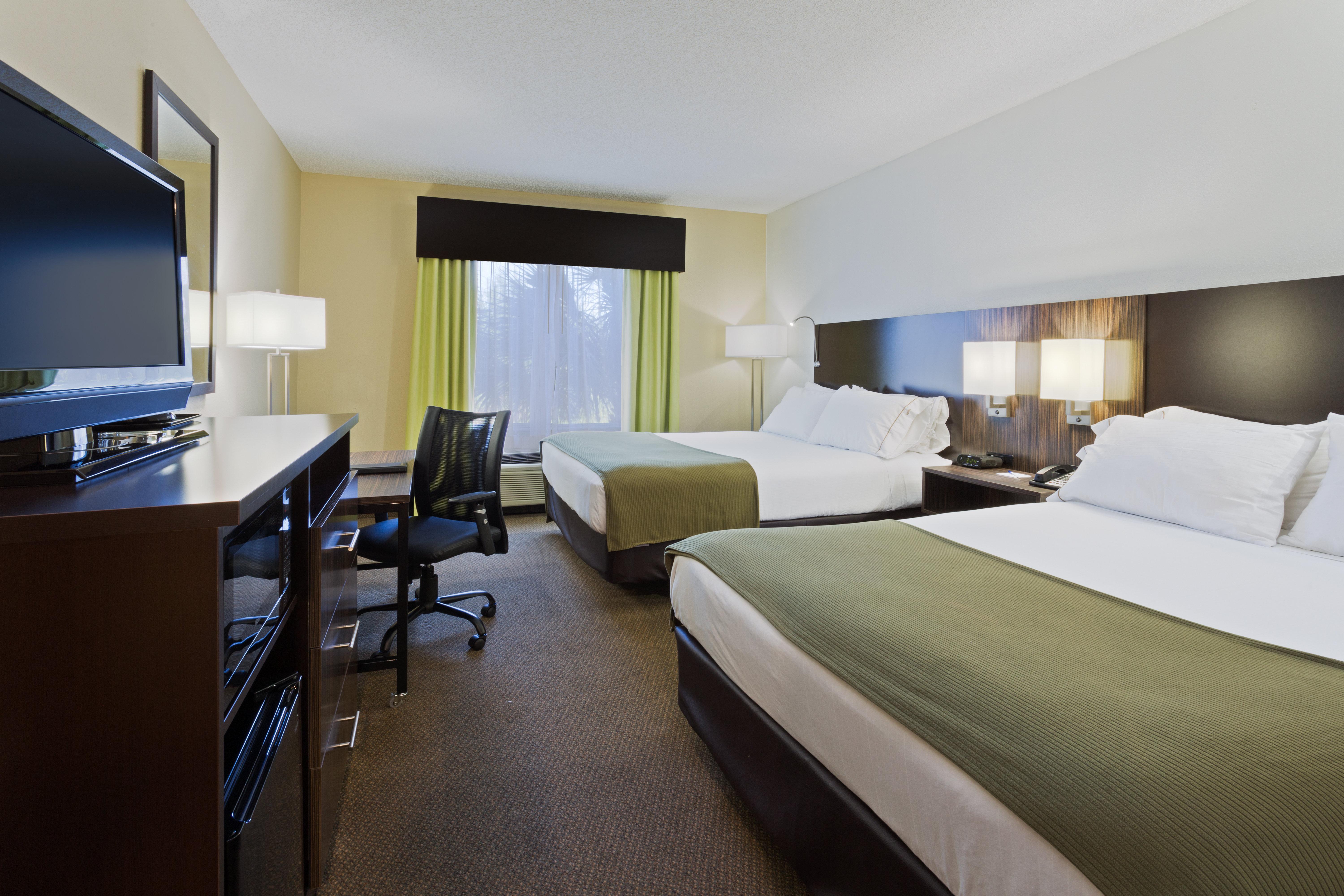 Holiday Inn Express And Suites Tampa I-75 At Bruce B. Downs By Ihg Dış mekan fotoğraf