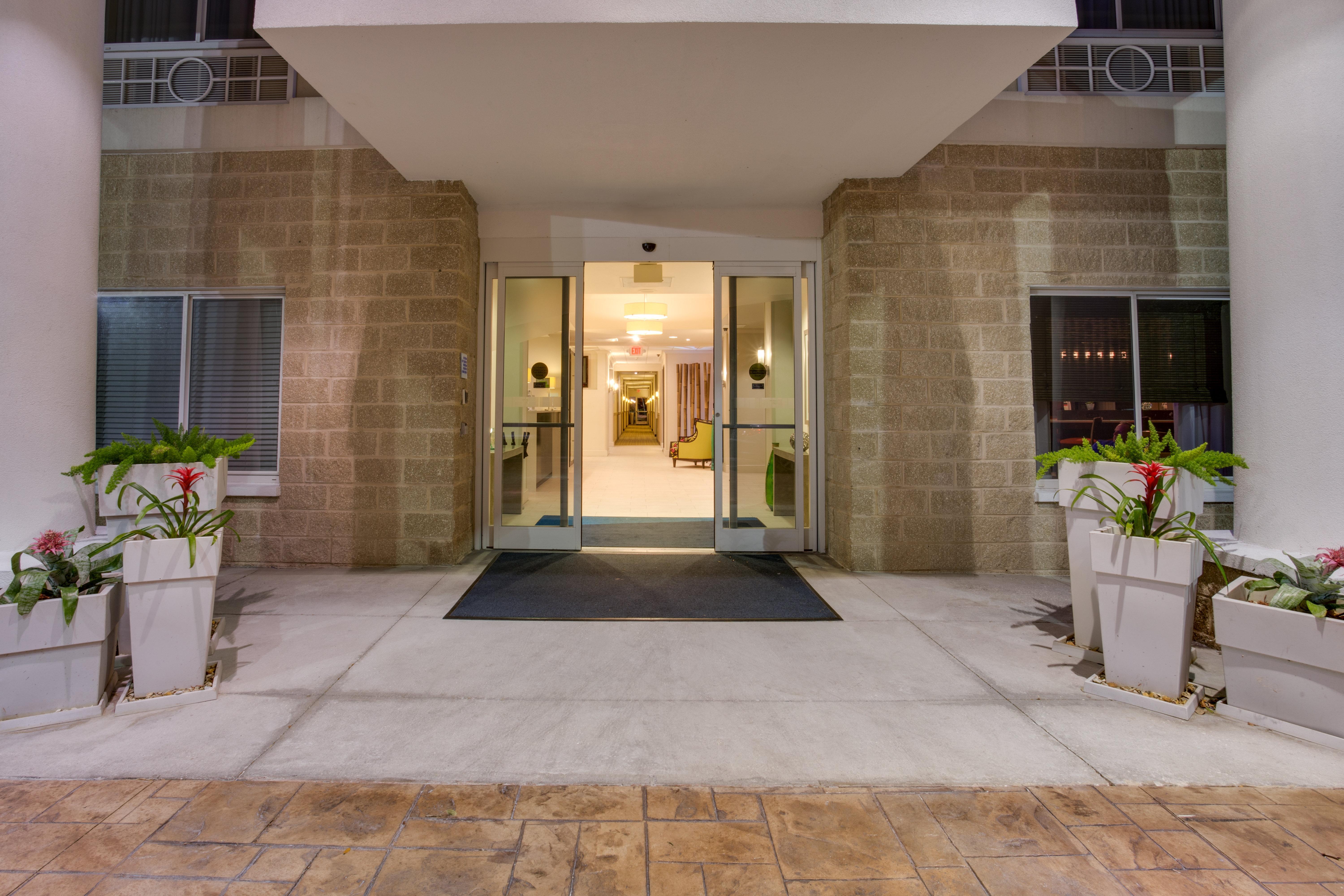 Holiday Inn Express And Suites Tampa I-75 At Bruce B. Downs By Ihg Dış mekan fotoğraf