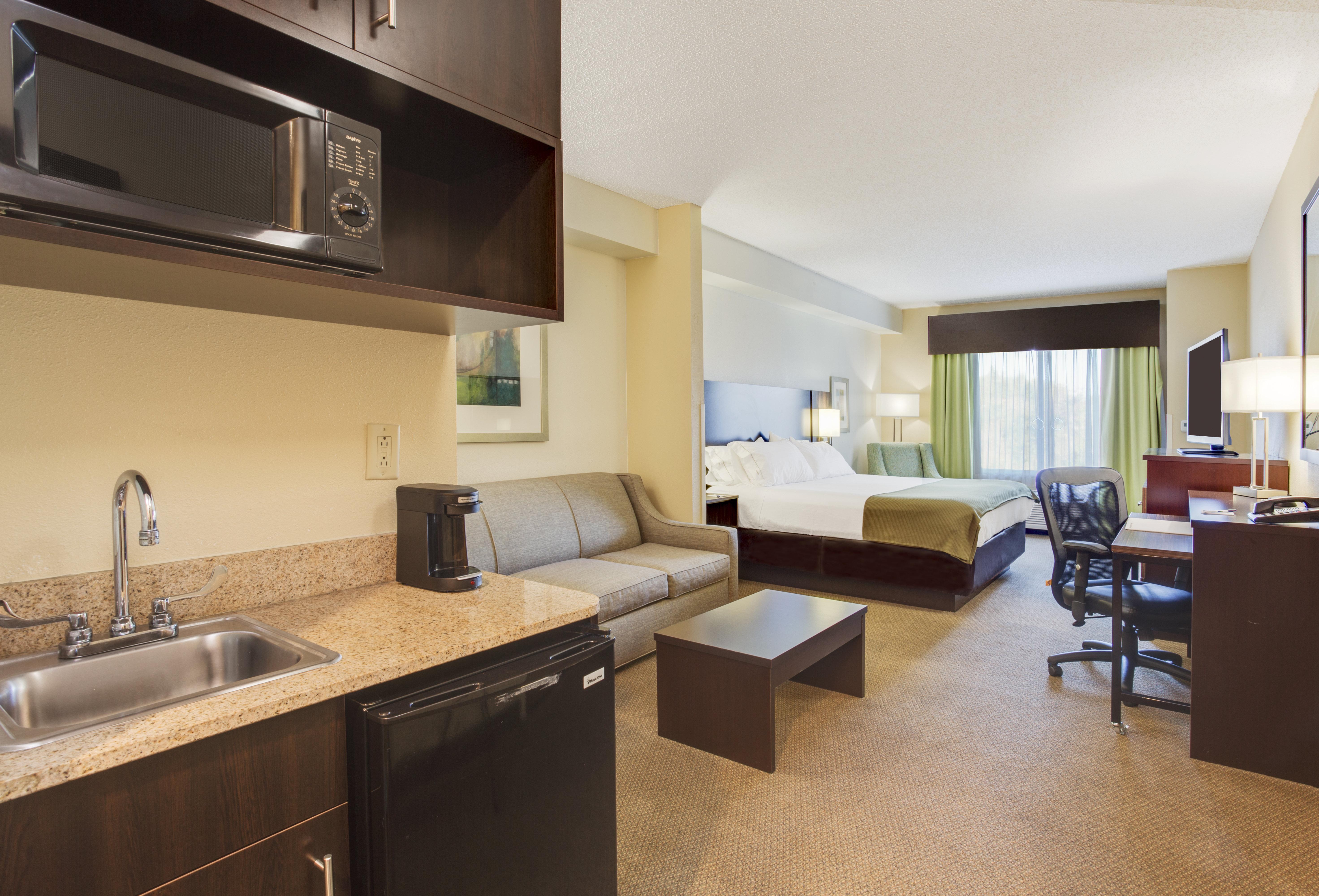 Holiday Inn Express And Suites Tampa I-75 At Bruce B. Downs By Ihg Dış mekan fotoğraf