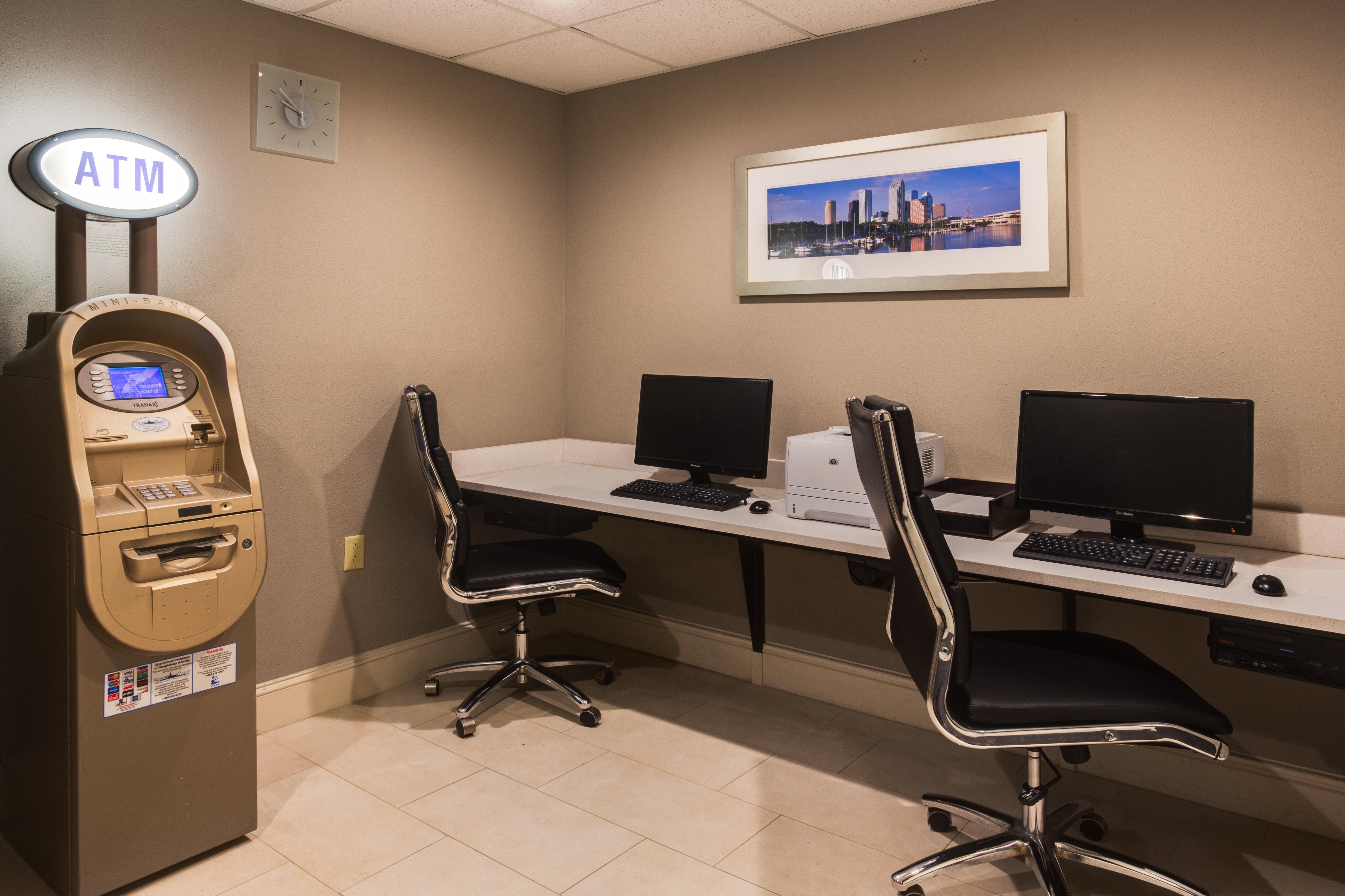 Holiday Inn Express And Suites Tampa I-75 At Bruce B. Downs By Ihg Dış mekan fotoğraf